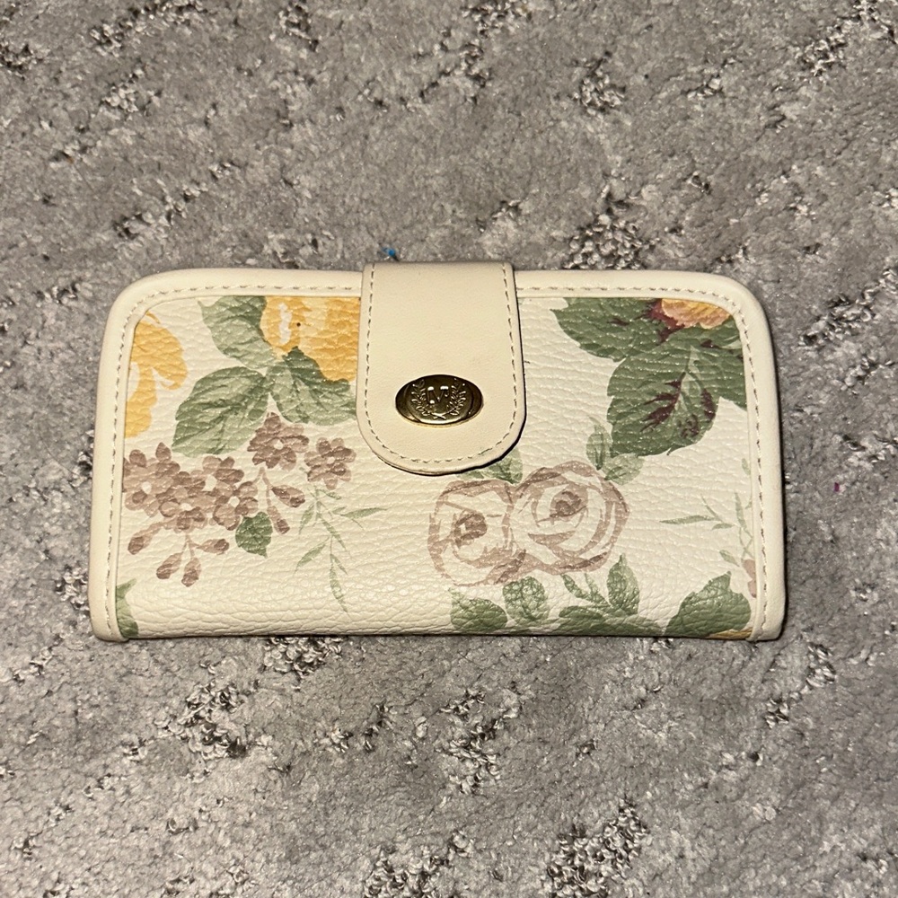 Vintage Style Floral Wallet with Snap Closure